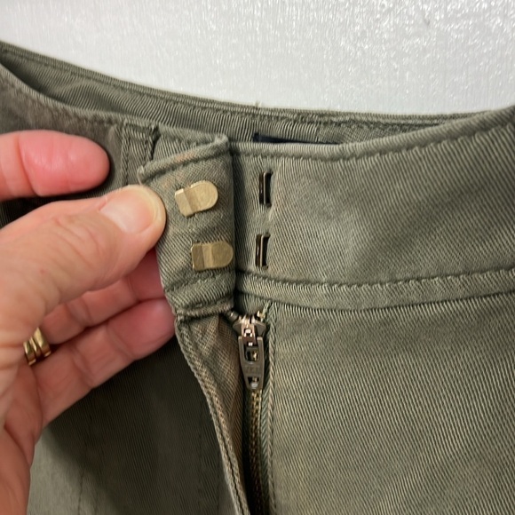 WHBM “The 5” Short” Army Green colored,decorative crisscross side stitches - Picture 5 of 12